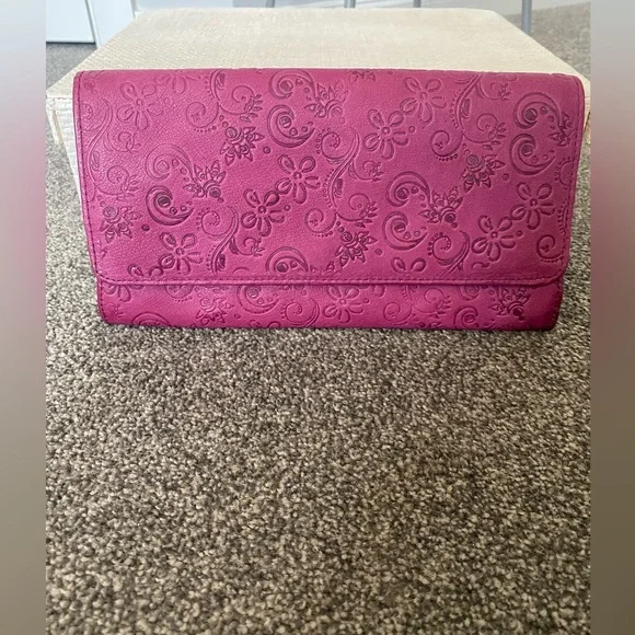 🔥 Clearance Sale - Leather Saddler travel clutch/purse - Picture 1 of 4